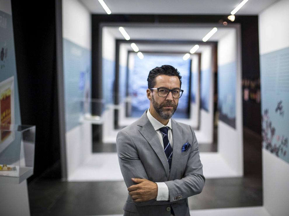 El cocinero Quique Dacosta posa durante la presentación de la exposición 'Paisajes transformados'.