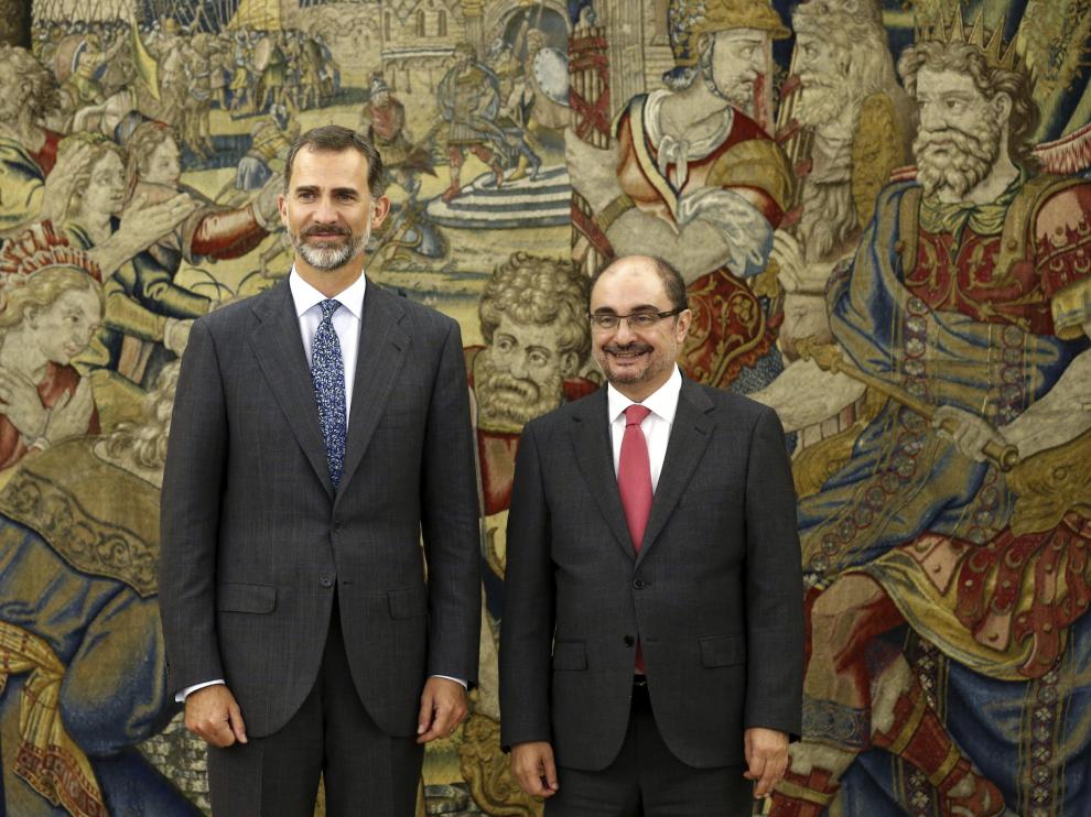 El Rey y Lambán posan en el palacio de la Zarzuela