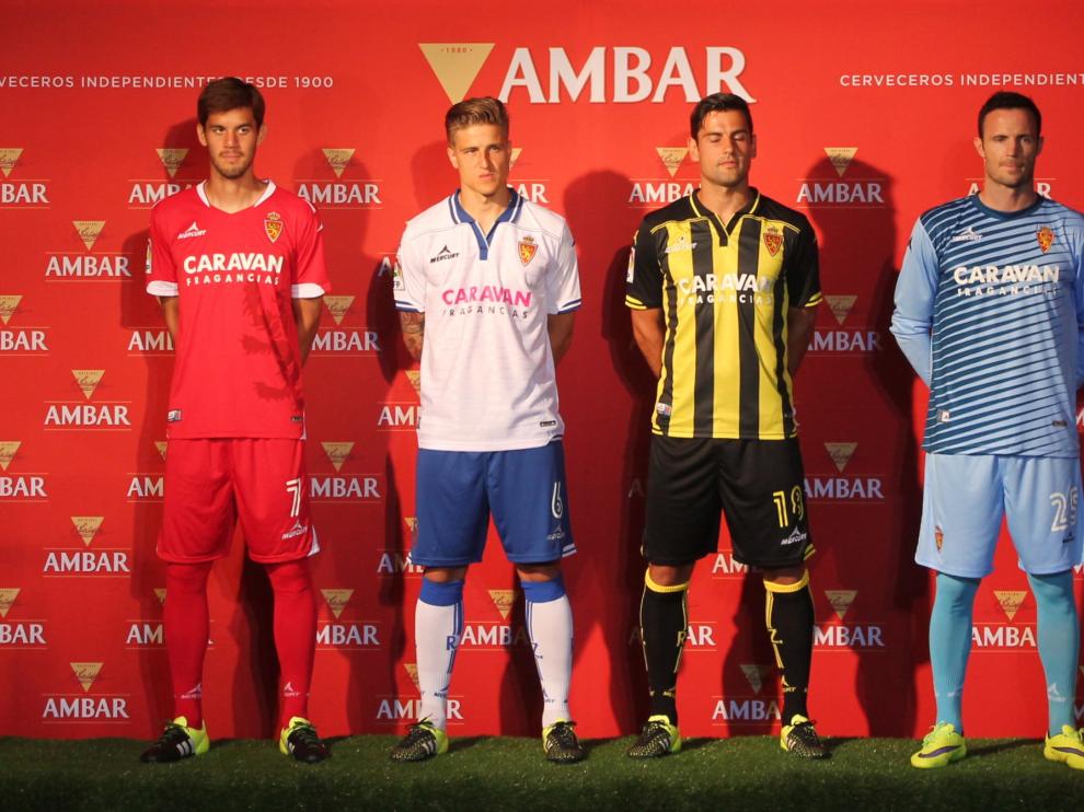Presentación de las nuevas camisetas del Real Zaragoza.