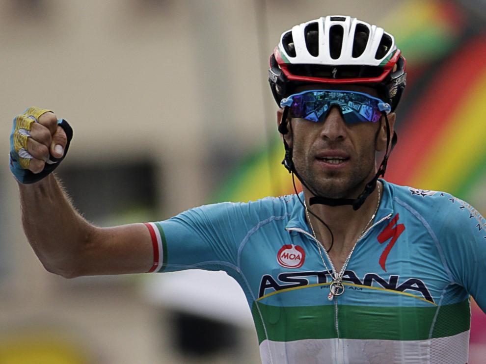 Nibali vence y Quintana resta 32 segundos a Froome