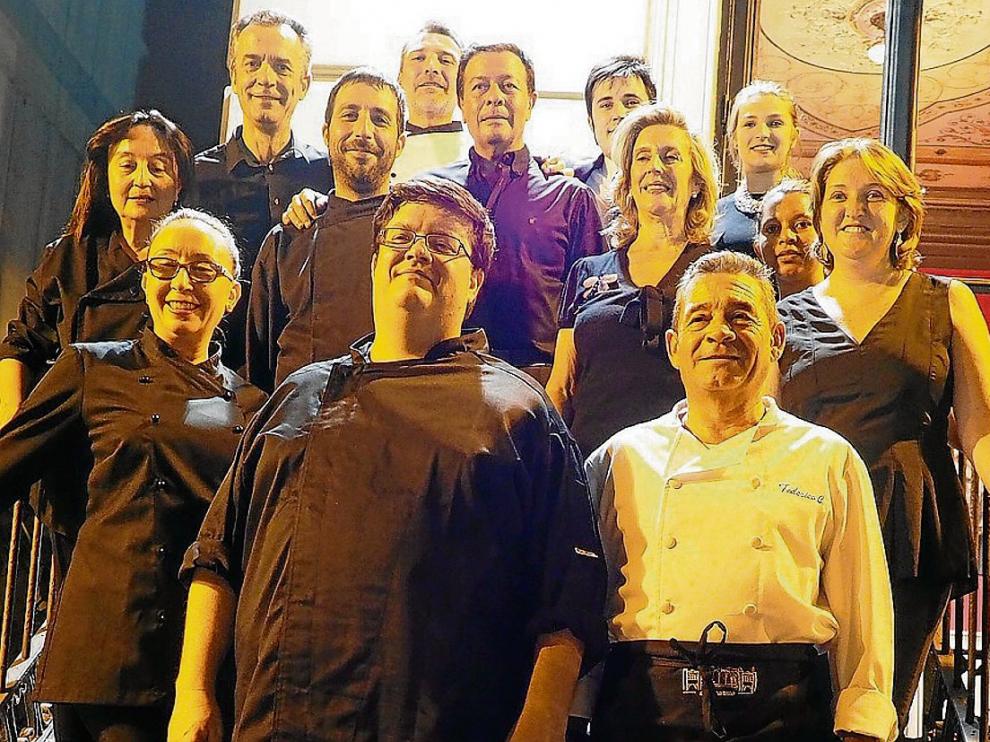 Los participantes en el curso, con el chef David Boldova, en el restaurante Novodabo.