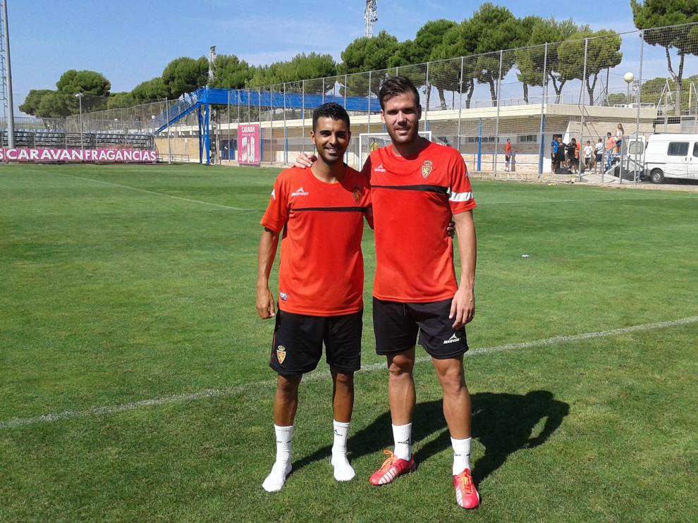 Ángel y Ortuño posan en la Ciudad Deportiva del Real Zaragoza