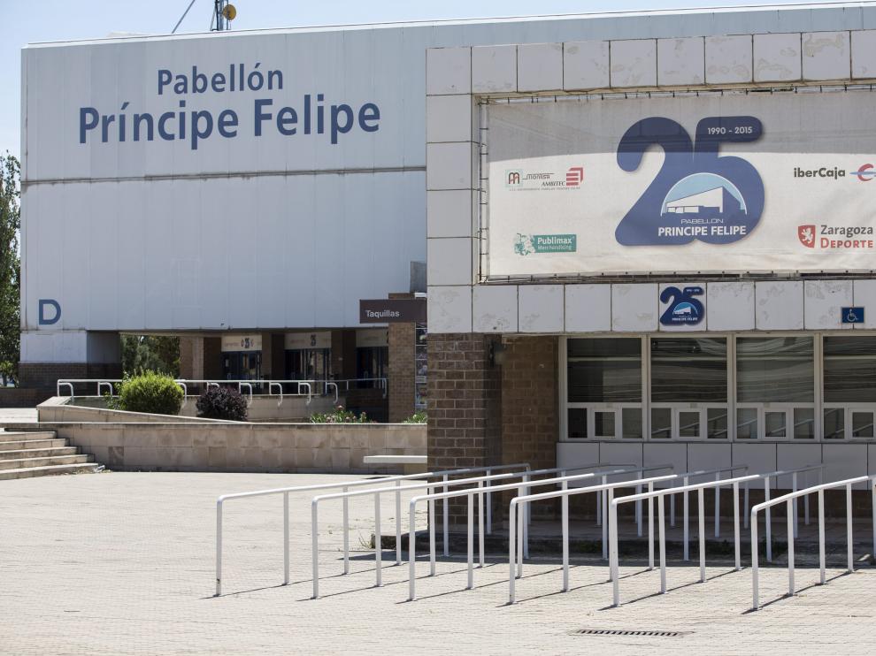 Vista del rótulo principal del pabellón Príncipe Felipe de Zaragoza