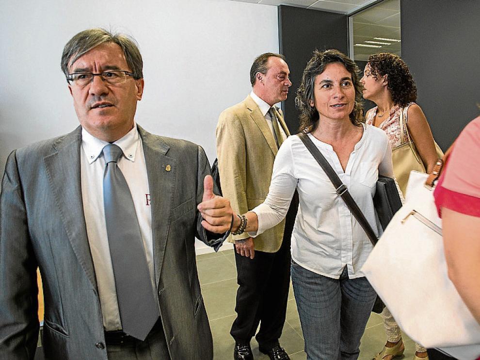 El juez decano, Ángel Dolado, y la vicealcaldesa, Luisa Broto.