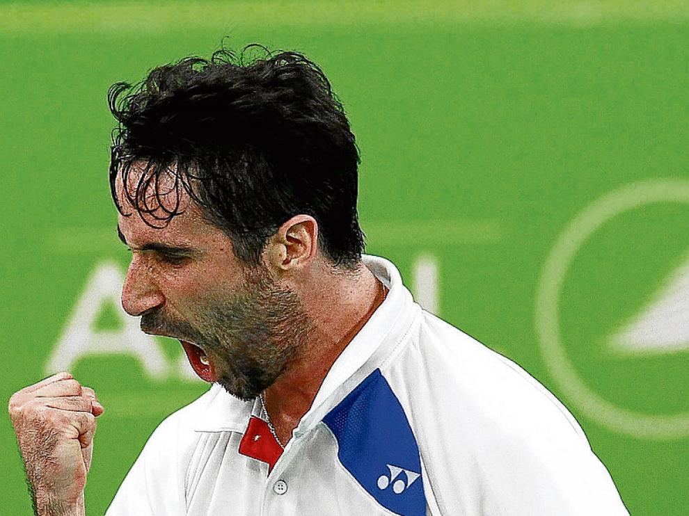 Abián celebra con rabia un punto en la final de ayer.