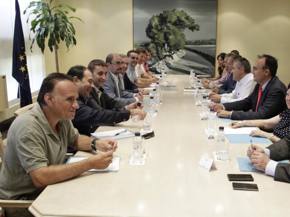 Javier Lambán y Joaquín Olona han reunido, por primera vez en la historia, a todas las asociaciones agrarias para tratar los problemas que les afectan.