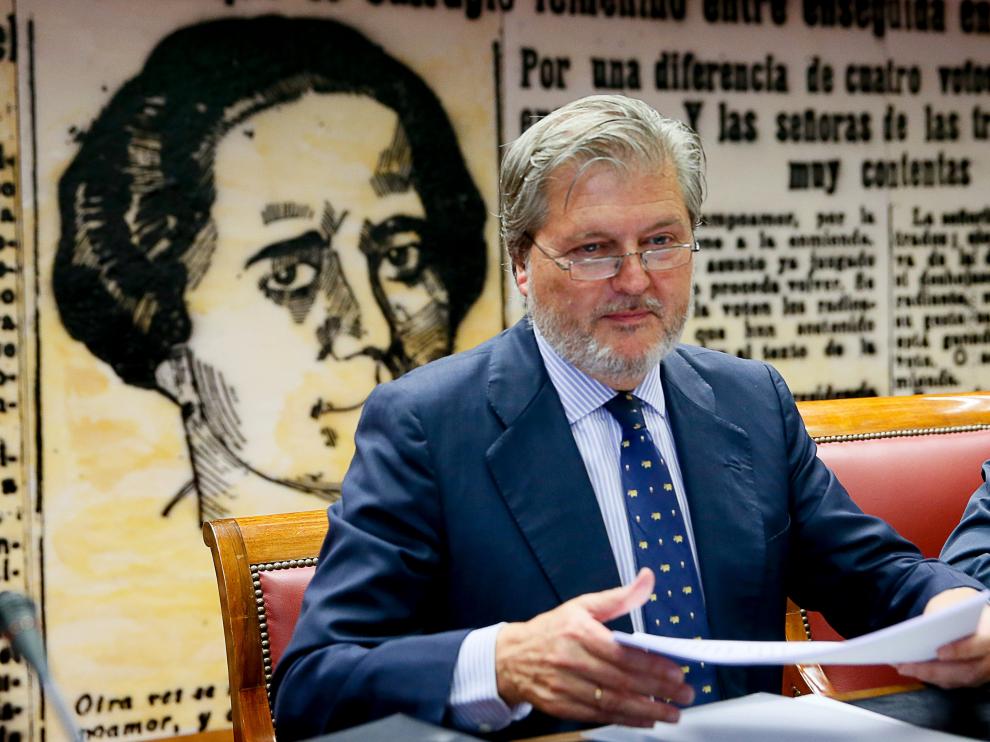 Méndez de Vigo durante la comparecencia del Senado.