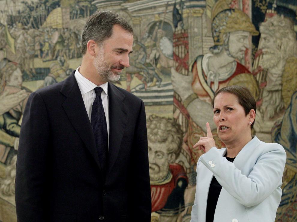 Uxue Barkos con el Rey