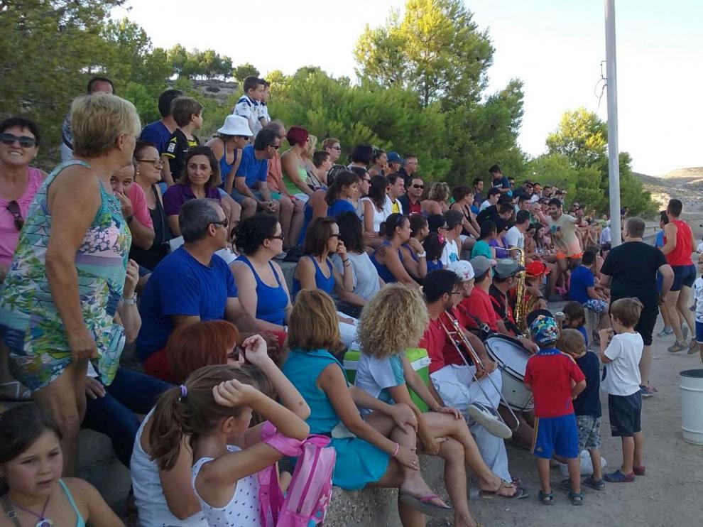 Los vecinos de Castejón llenaron las gradas para animar a los peñistas en el Grand Prix.