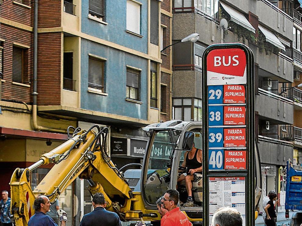 La rotura ha provocado el desvío de cuatro líneas de bus.