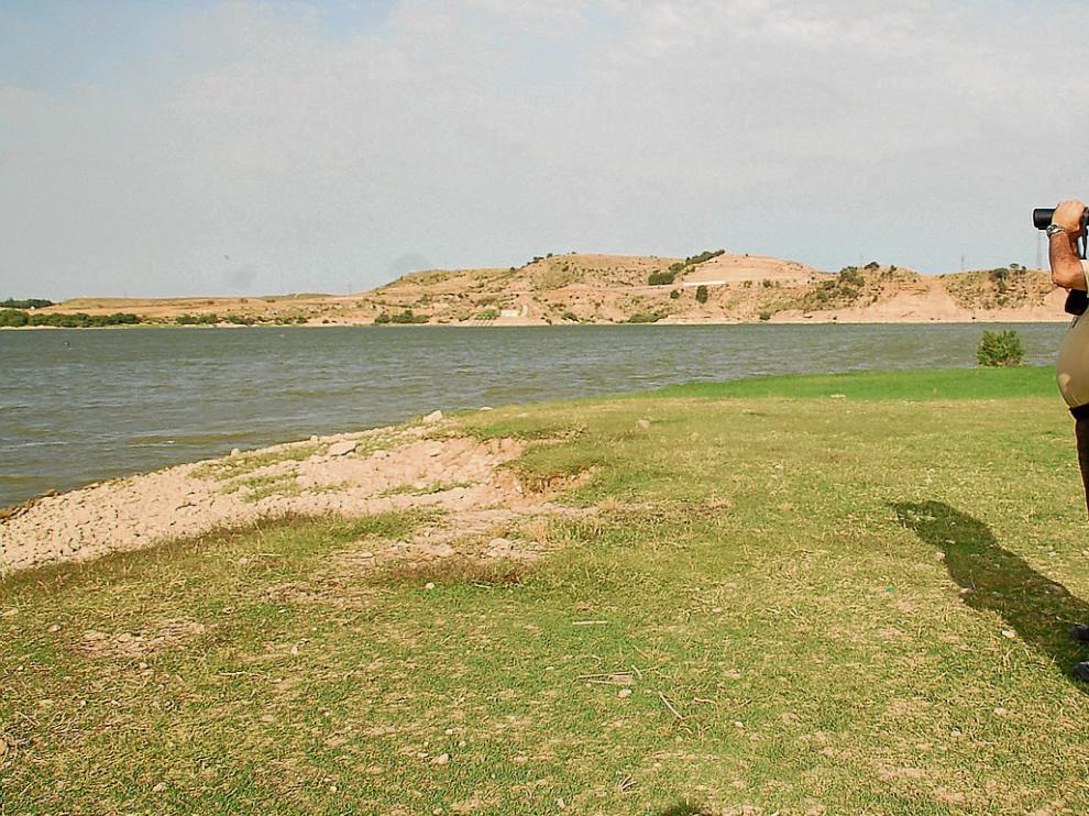 El coto del Mar de Aragón ya está en marcha y solo se puede pescar pagando
