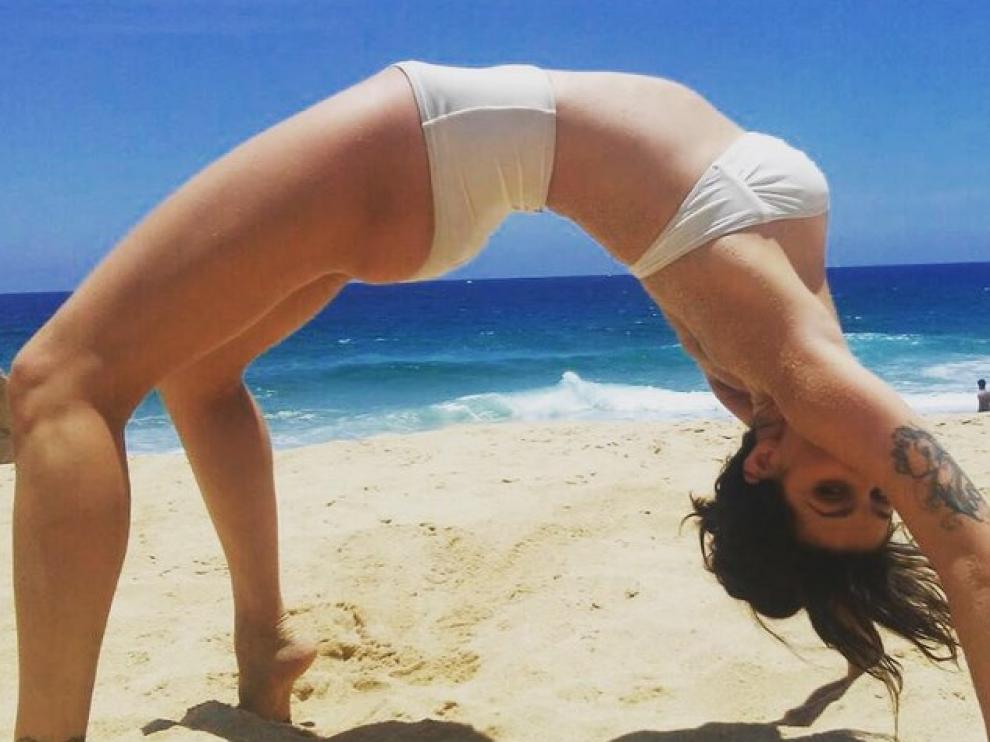 Isabeli Fontana, en la playa