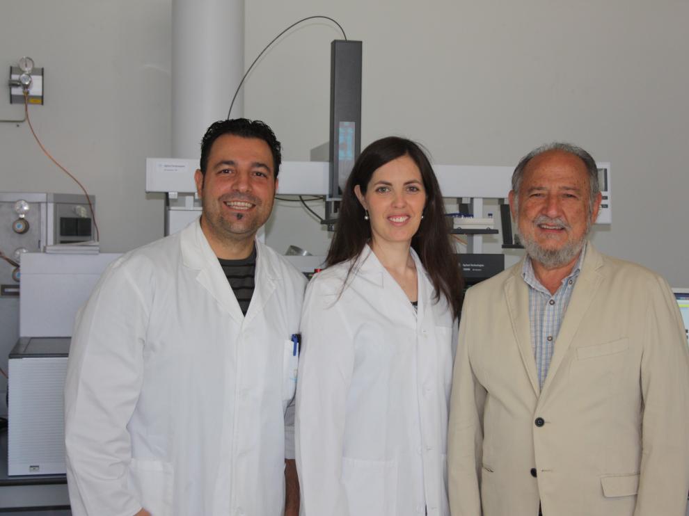 Los investigadores Vito Verardo, Ana María Gómez-Caravaca y Alberto Fernandez-Gutierrez, tres de los autores de este trabajo.