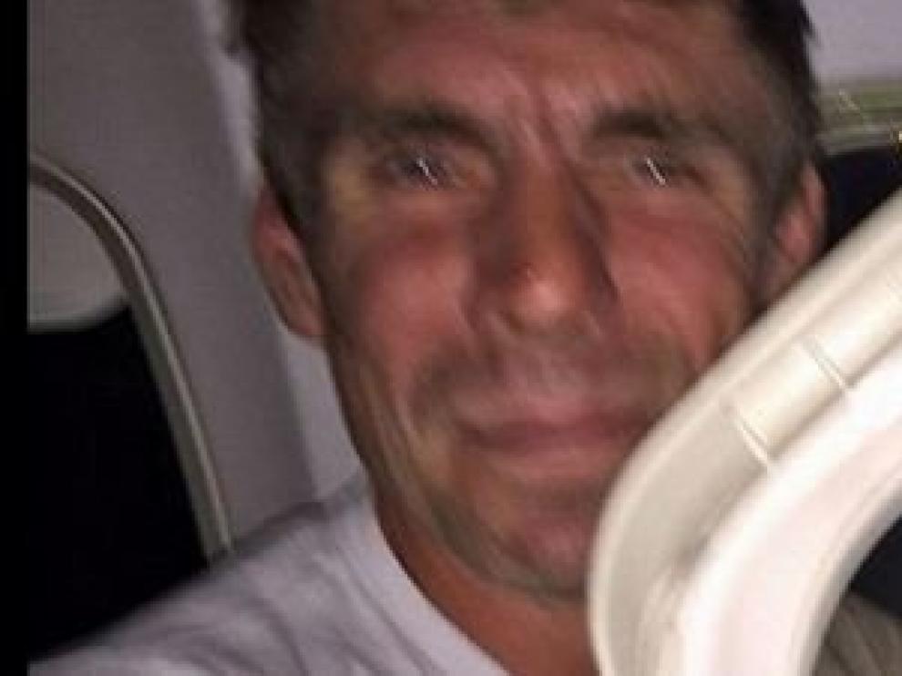 El profesor inglés con la ventanilla que le golpeó.