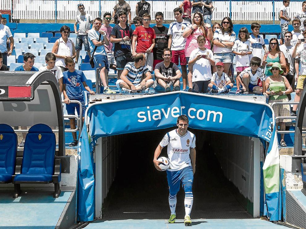 Marc Bertrán, ayer, antes de pisar el césped de La Romareda.