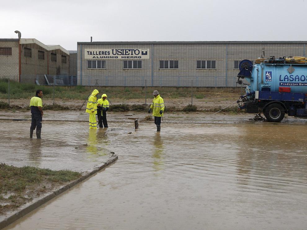 Incidentes de la tormenta en Huesca en el Poligono Sepes.