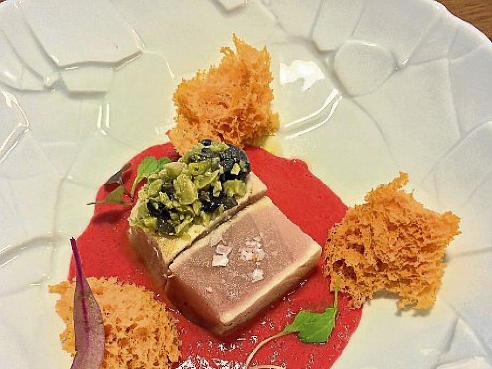 Tataki de bonito con tomate rosa de Barbastro y remolacha