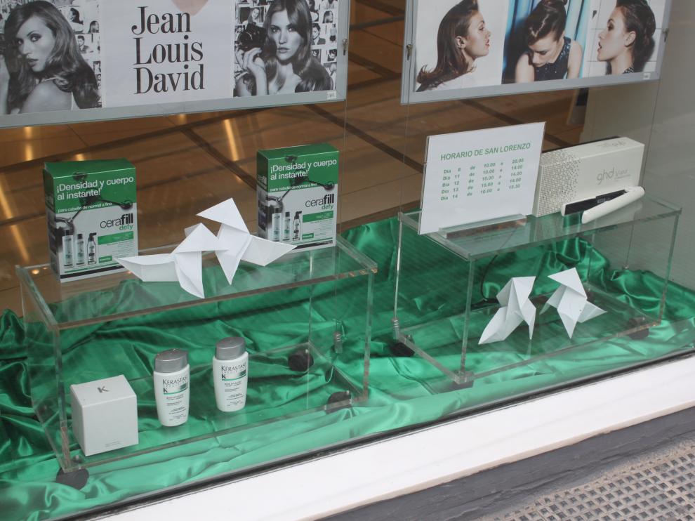 Escaparate de la peluquería Jean Louis David.