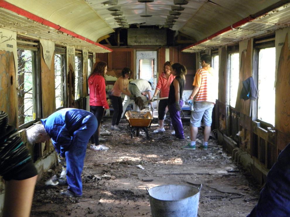 Recuperación de vagones de época en Canfranc