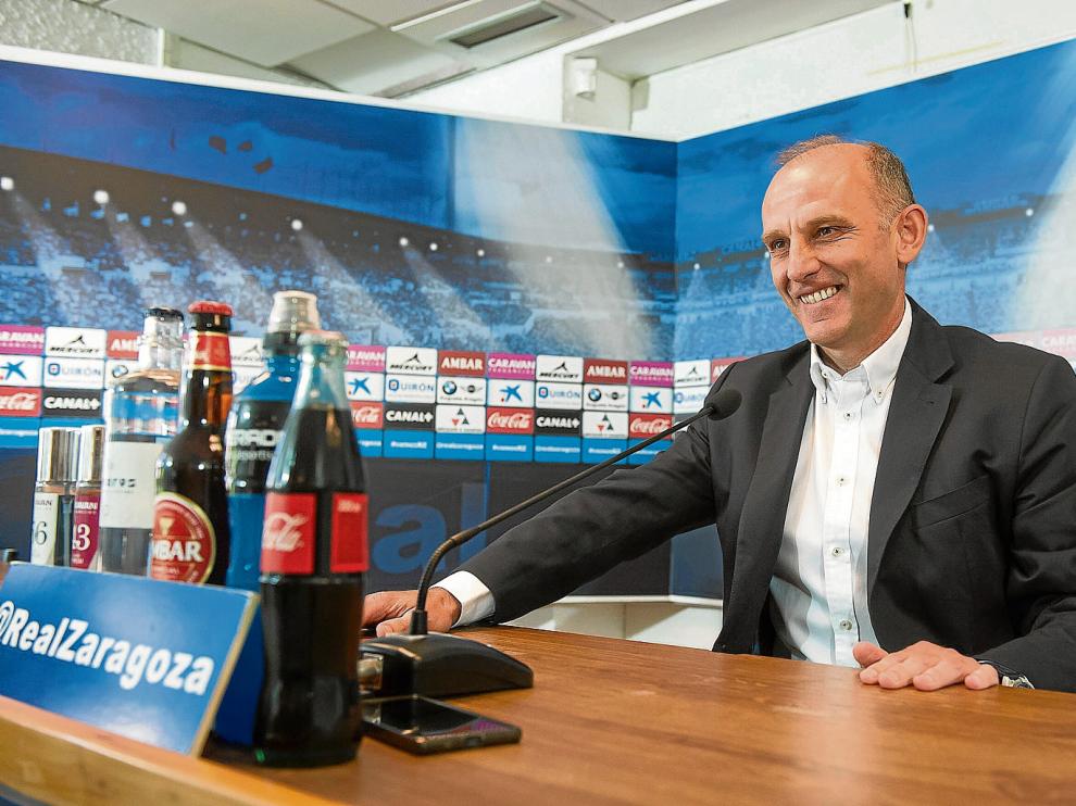 Ángel Martín González, director deportivo del Real Zaragoza, durante la rueda de prensa ofrecida ayer en La Romareda.