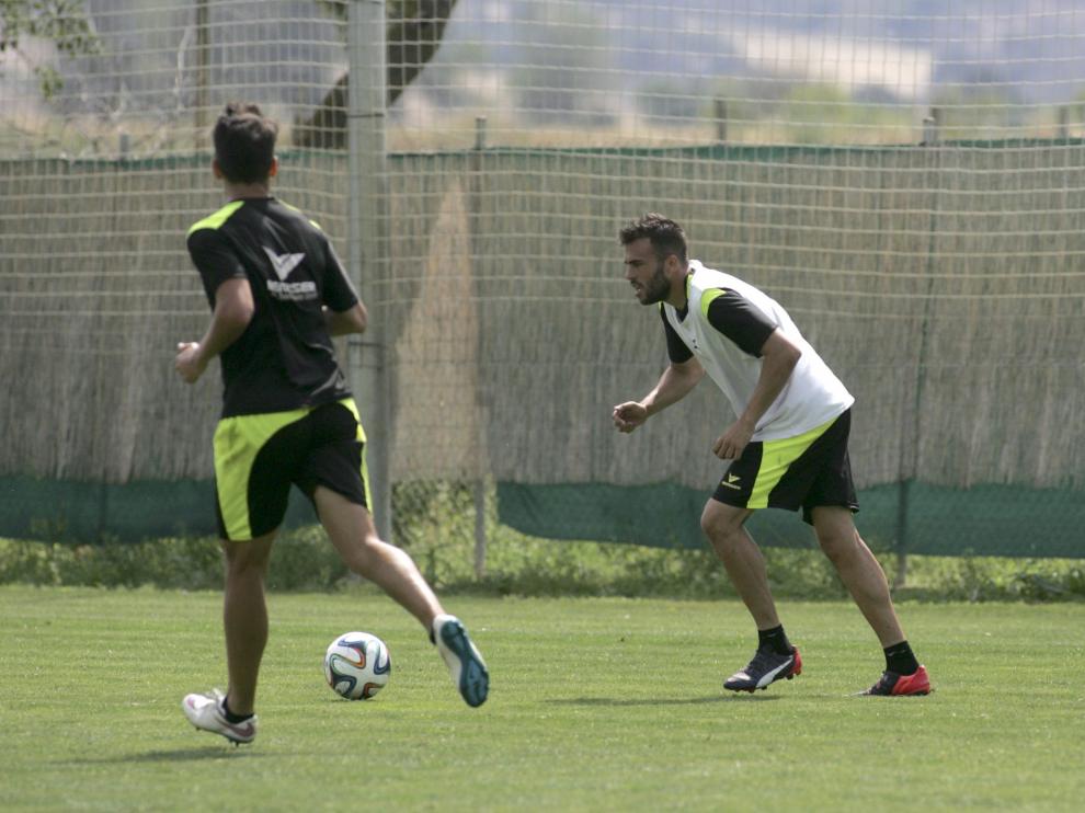 Carlos David, en un entrenamiento de la SD Huesca