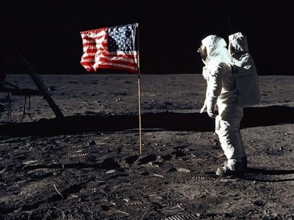 El traje espacial de los primeros hombres que pisaron la Luna, en peligro