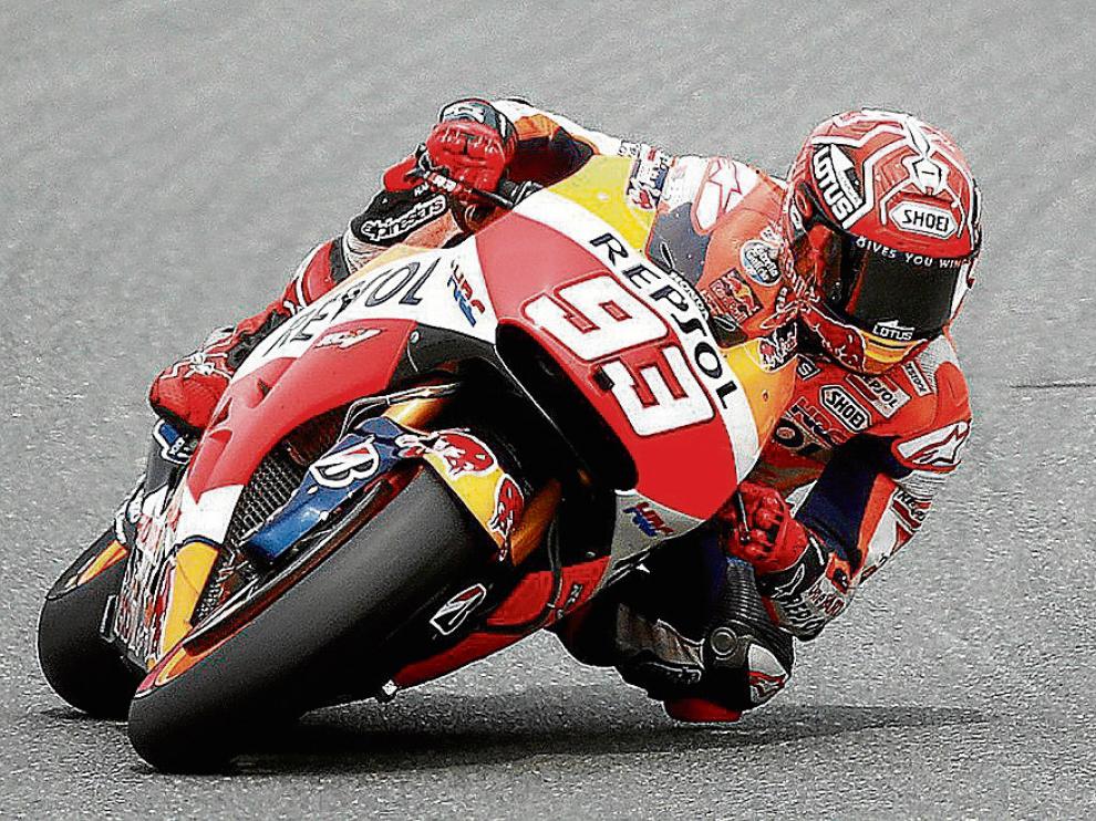 Marc Márquez toma una curva en el transcurso de la carrera del Gran Premio de Alemania, en Sachsenring.