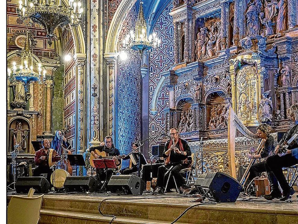 Actuación del grupo O'Carolan en la catedral de Teruel.