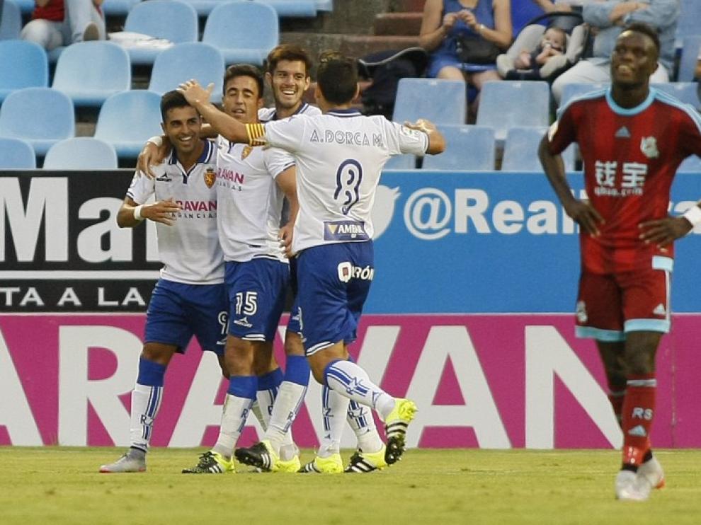 Los jugadores celebrando uno de los goles