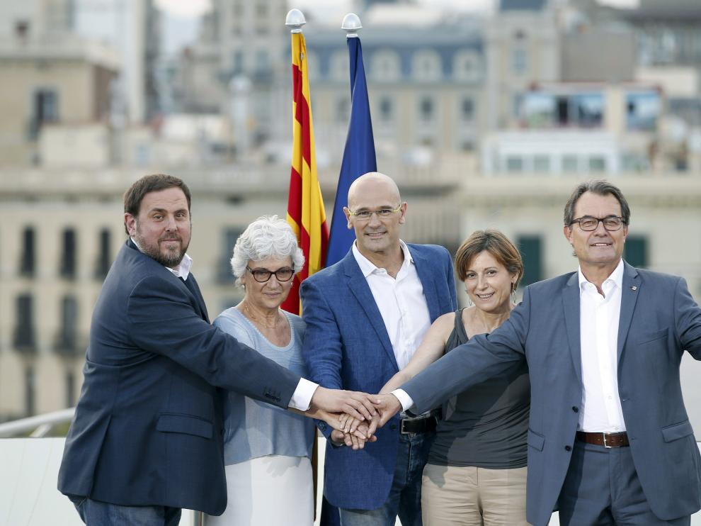 Artur Mas, Oriol Junqueras, Raül Romeva, Carme Forcadell y Muriel Casals, durante la presentación de la lista unitaria a favor de la independencia.