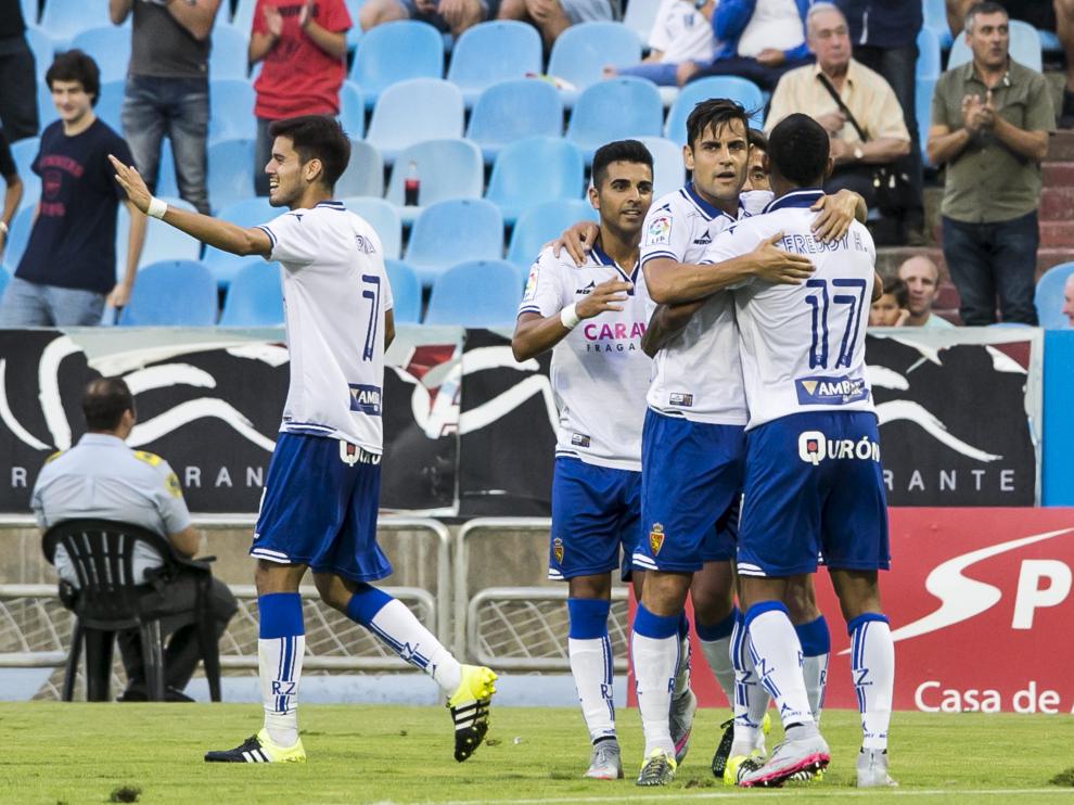Hasegawa, Ángel, Dorca e Hinestroza -detrás asoma Pedro- celebran el 3-0 logrado por Ángel en el minuto 41. asier alcorta