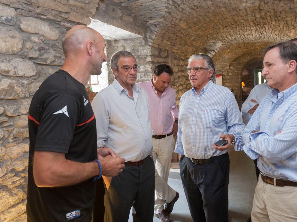 Componentes del cuadro de administración del Real Zaragoza, en la concentración del equipo en Boltaña.