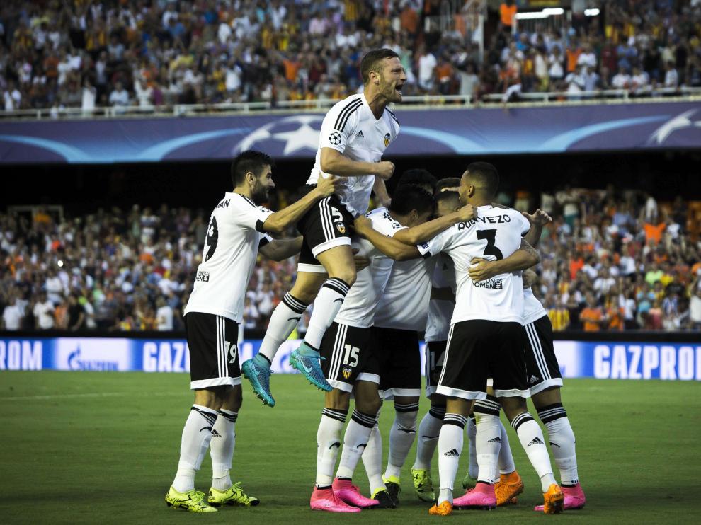 El Valencia da el primer paso para entrar en la fase de grupos