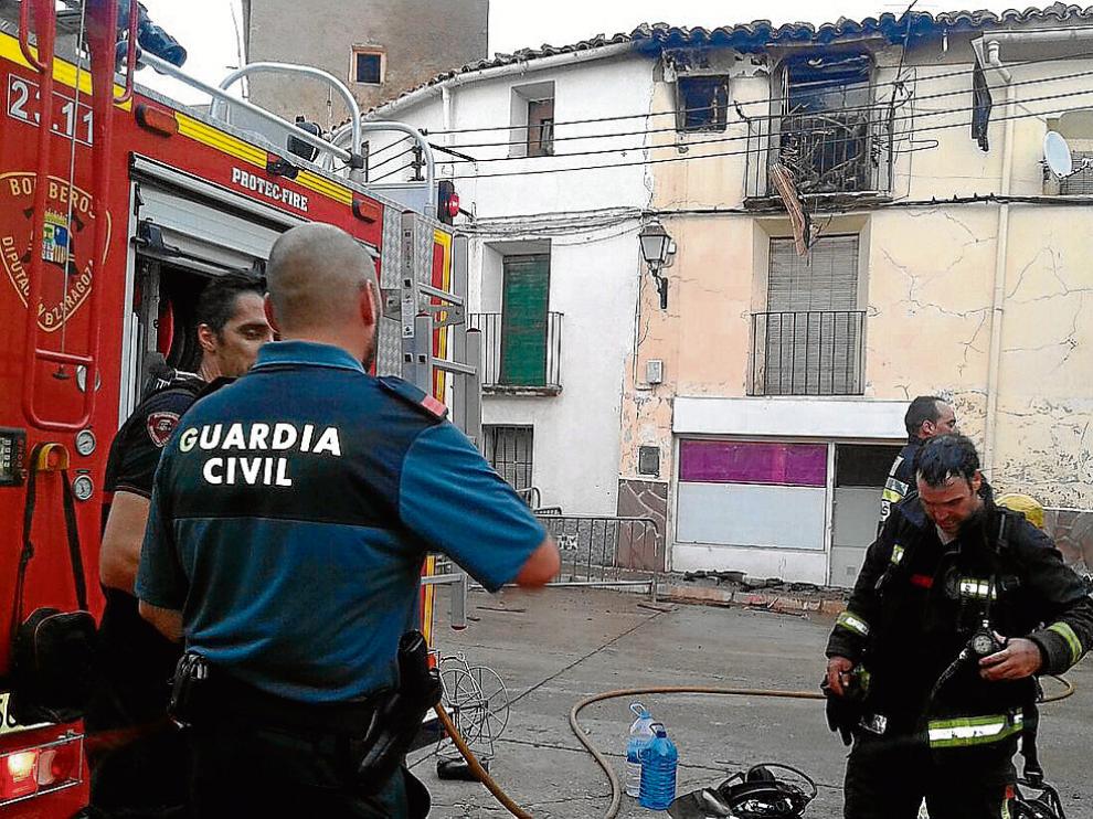 El fuego se inició sobre las 14.00 en la cocina de la vivienda, ubicada en la segunda planta.