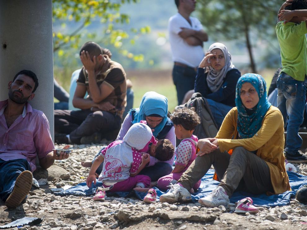 Varios inmigrantes en Macedonia.