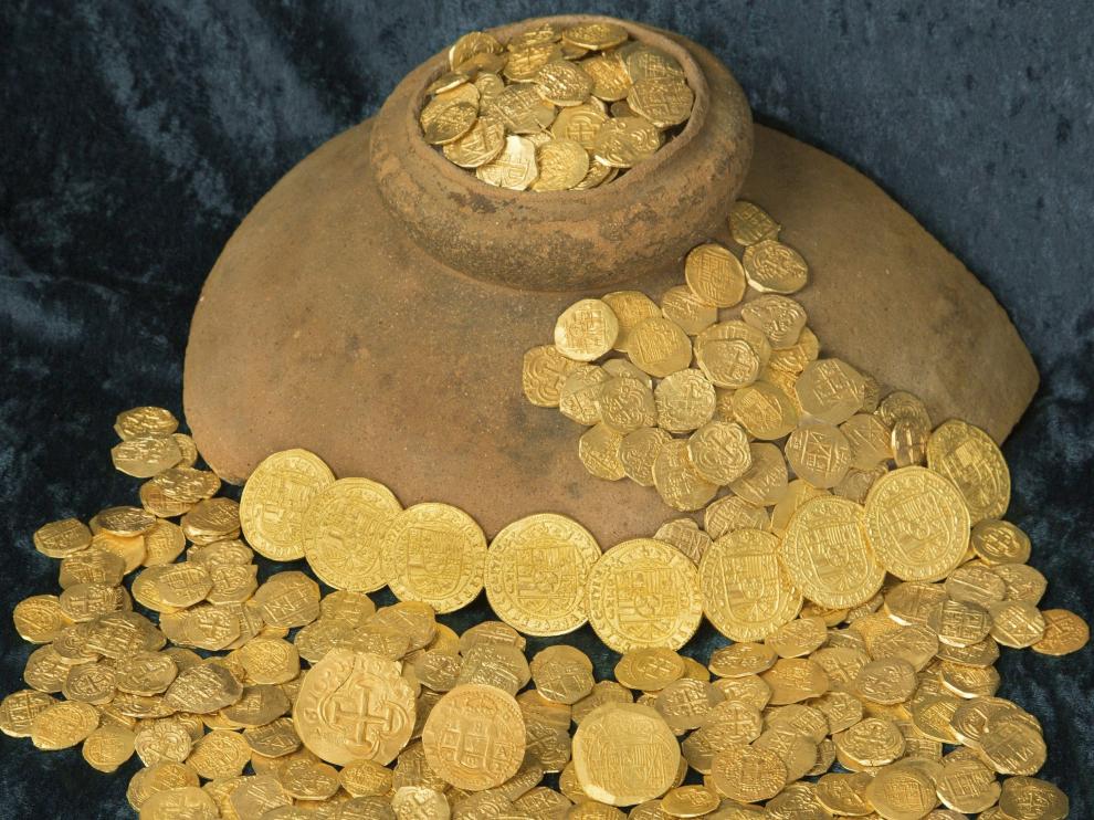 Monedas del tesoro español hallados en aguas de Florida.