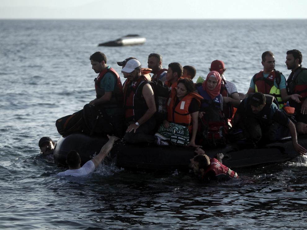 Europa se acerca a 300.000 llegadas de inmigrantes y refugiados a su suelo