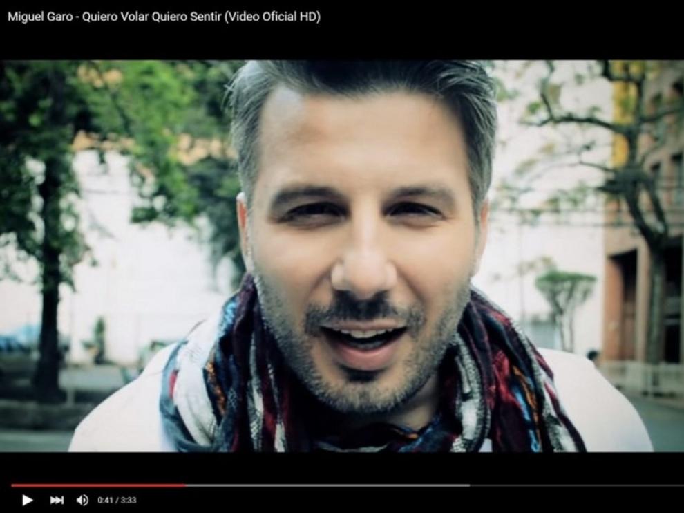 Miguel Garo en su videoclip en Youtube