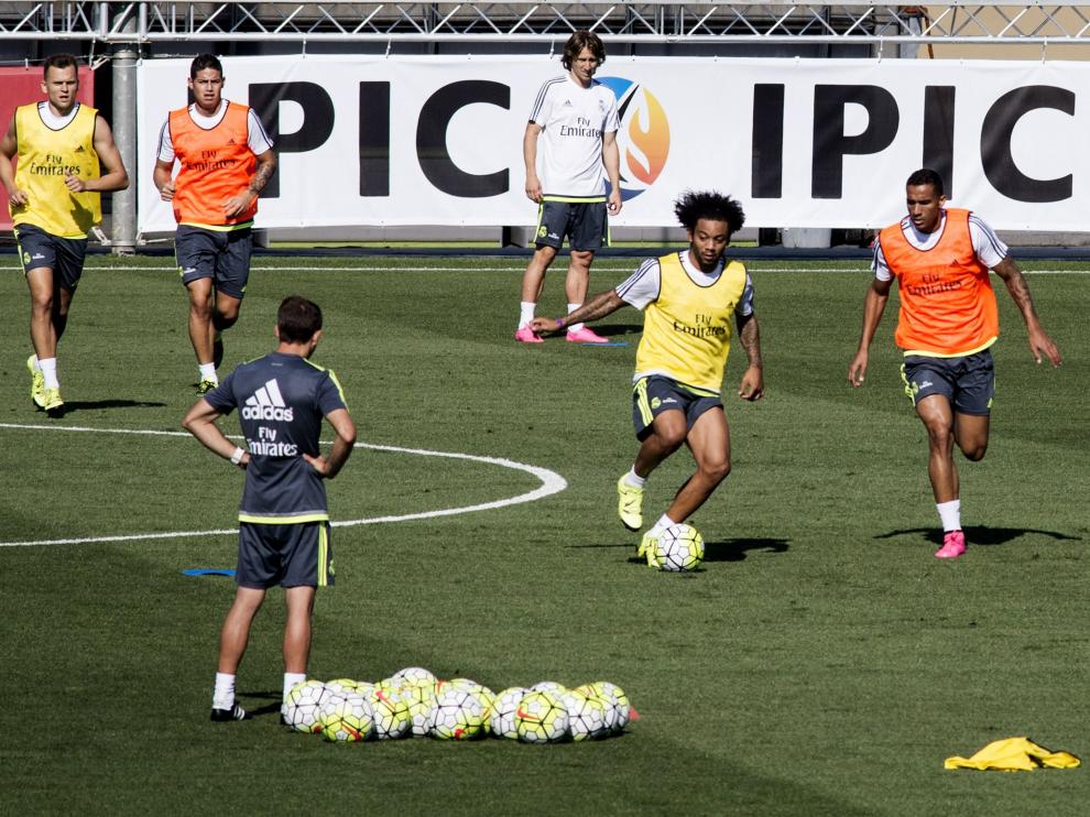 Los jugadores del Real Madrid, durante un entrenamiento