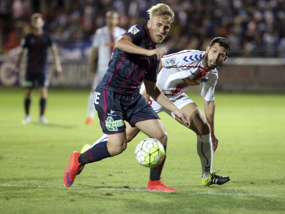 El Huesca no puede con el Alavés en su estreno en Segunda B