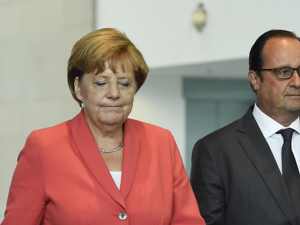 La canciller alemana, Angela Merkel, y el presidente francés, François Hollande durante el encuentro este lunes.