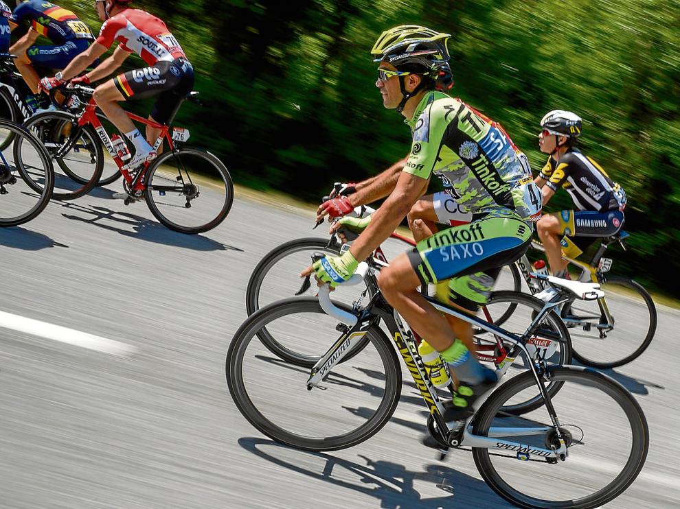 Contador pierde más de dos minutos