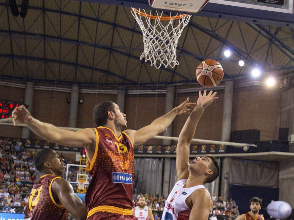 España contó con una buena actitud defensiva y juego colectivo en su partido contra Macedonia.