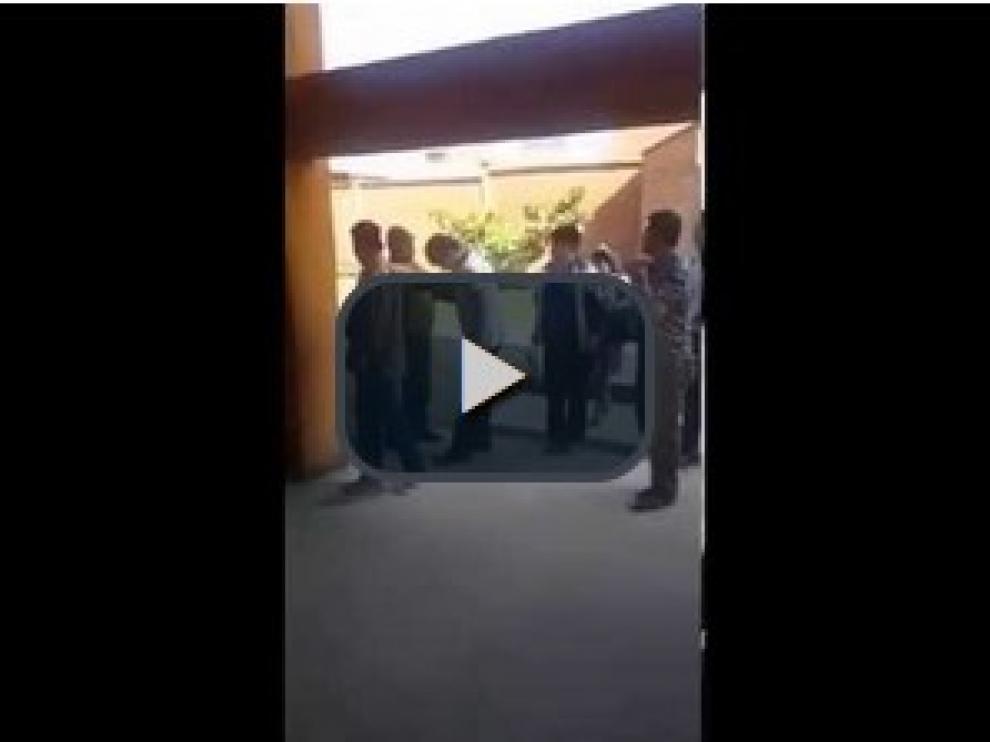 Un vídeo de Evo ordenando que le aten un zapato se vuelve viral