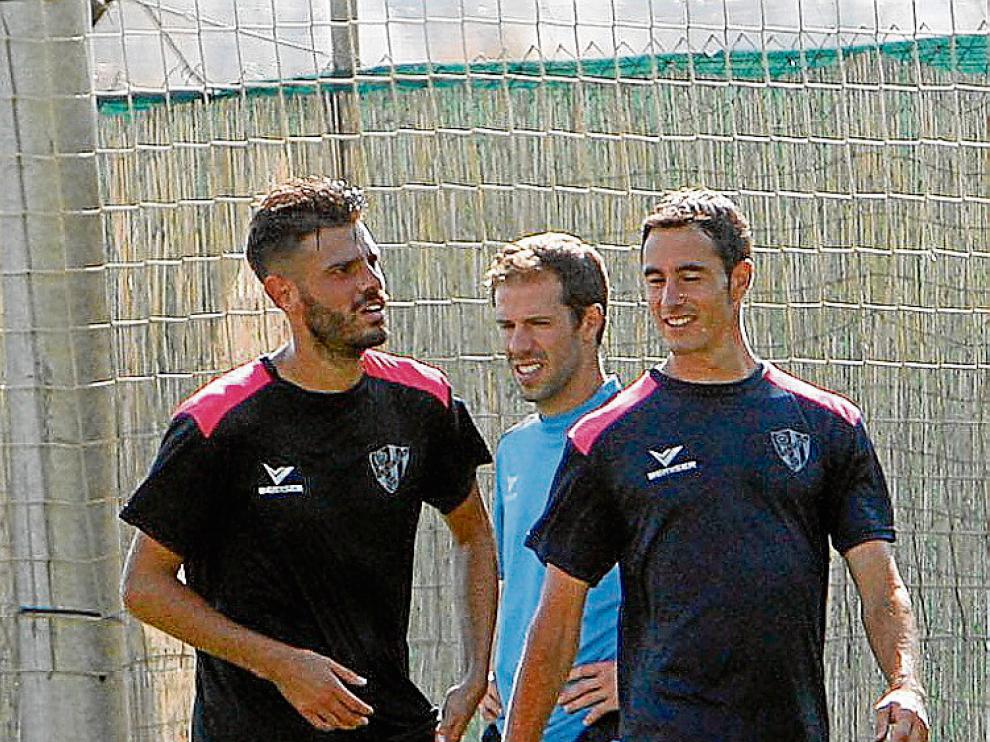 Tyronne izquierda entrena junto a David Mainz.