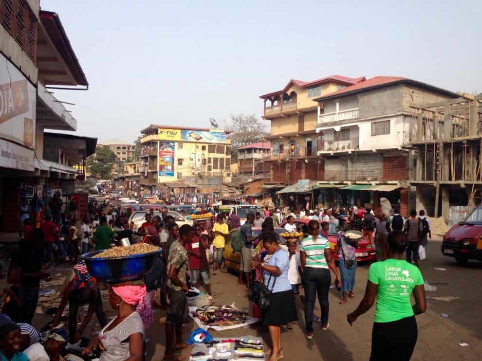 El mercado de Freetown, en Sierra Leona, en plena actividad.