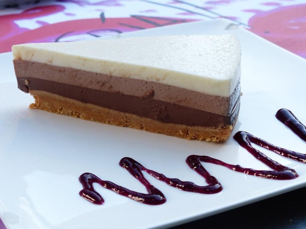 Tarta de galletas y tres chocolates para endulzar el verano.