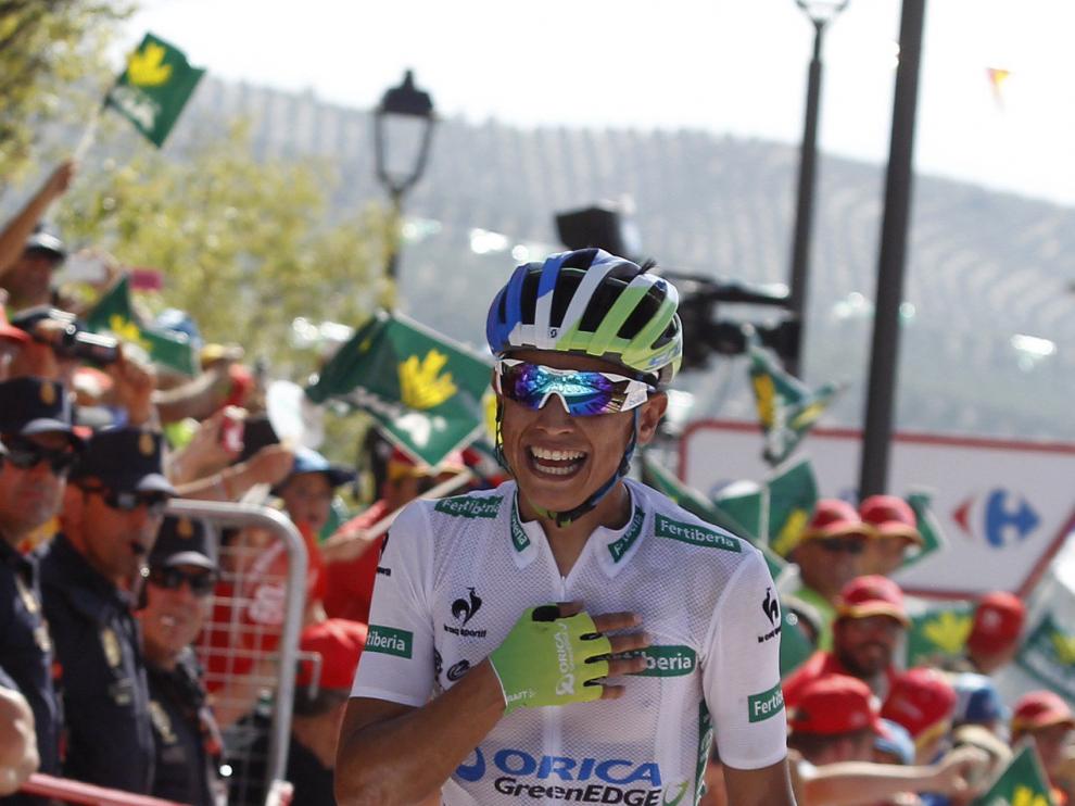 Chaves recupera el liderato