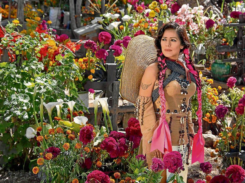 Lila Downs en la imagen y Amparo Sánchez actúan esta noche en el Auditorio de Lanuza.