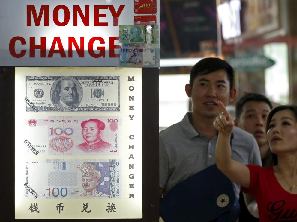 China devaluó el yen tres veces en unos días.